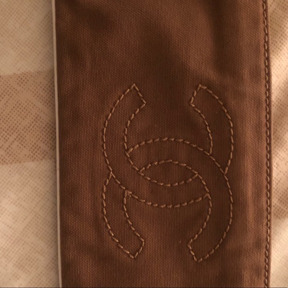 CHANEL - Picture 2 of 7